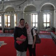 Les filles en tenue réglementaire à la mosquée