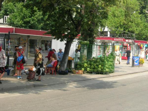 kiev-pasteques-en-cage.jpg