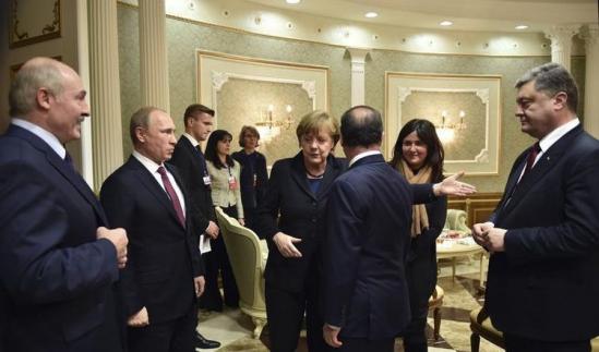 A Minsk Poroshenko Hollande Poutine Merkel et Lukashenko